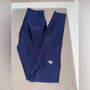 BNWOT alo yoga navy airlift 7/8 length legging size small